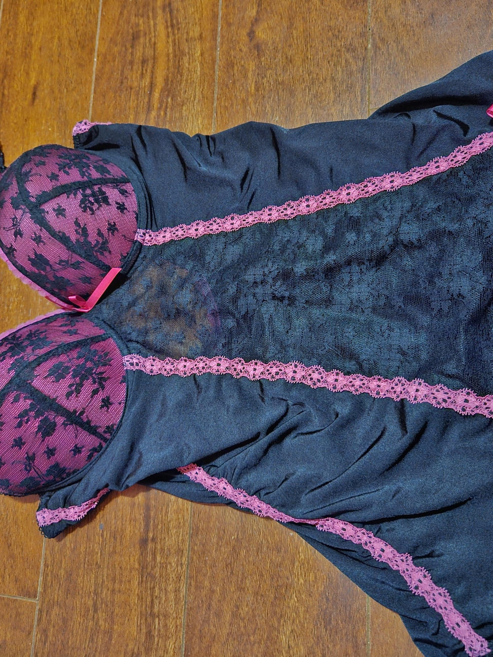 Floral Lace Chemise in Black & Pink Like New